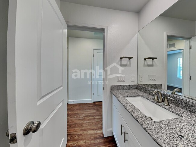 Building Photo - 678 W Bosal Dr