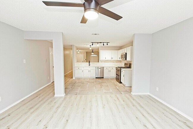 Building Photo - 1379 Honeysuckle Ln