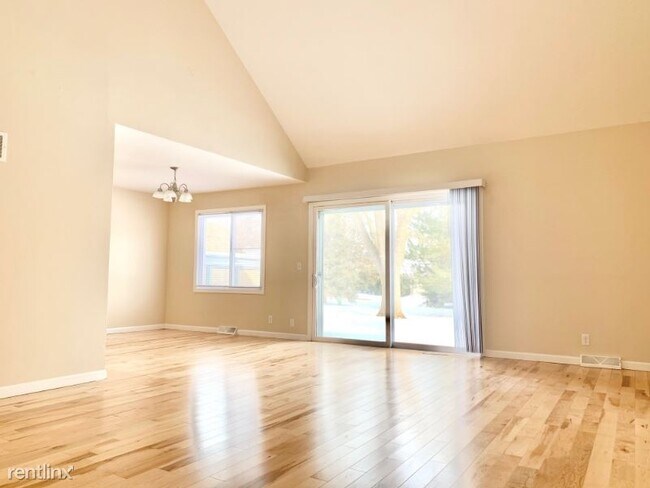 Building Photo - 3 br, 3 bath Townhome - 2314 W Bancroft Ct