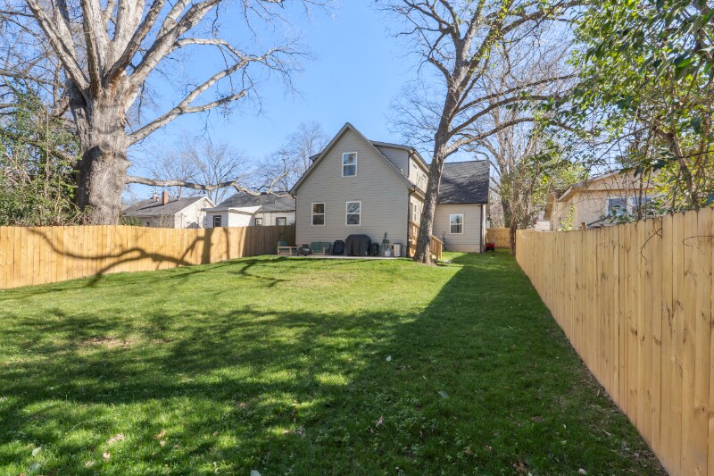 Building Photo - 2212 Weyland Ave