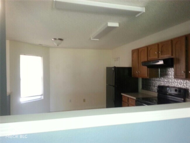 Building Photo - 11376 N Creekside Dr
