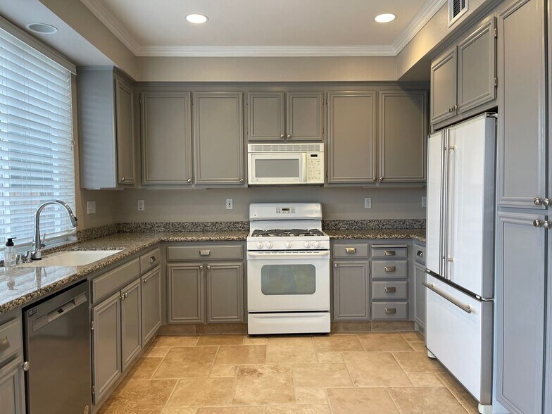 Building Photo - 22530 Princeton Pl