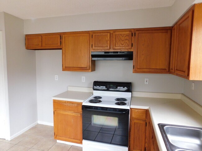 Building Photo - 6630 Gatewood Cir
