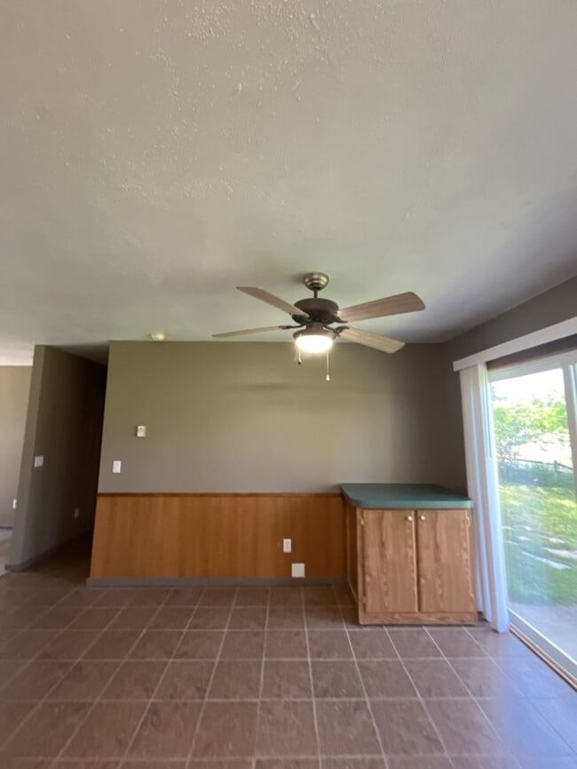 Building Photo - 5408/5410 Helen Ct