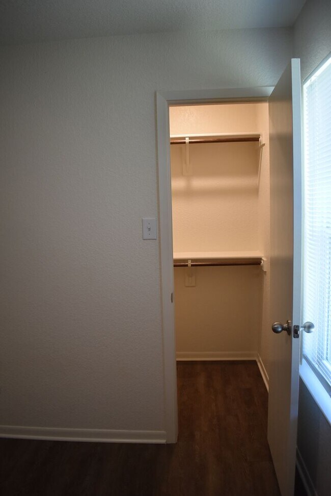 Building Photo - 201 Coby Dr