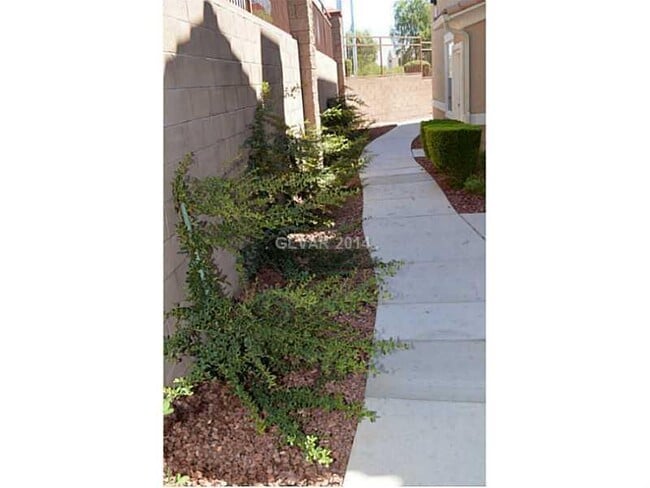 Building Photo - Jasmine Ranch Gated Two Bed Condo!!