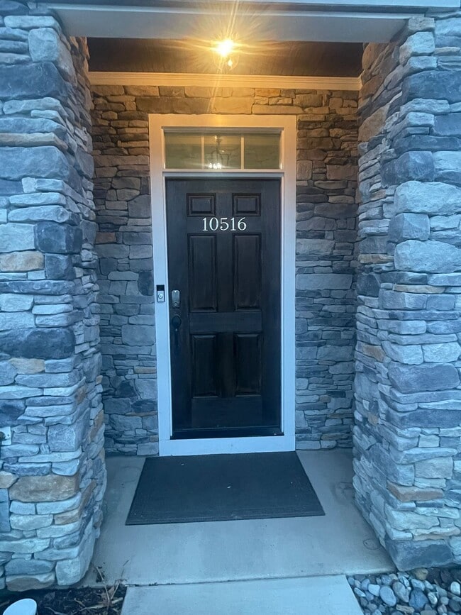 Building Photo - 10516 Seneca Falls Pl