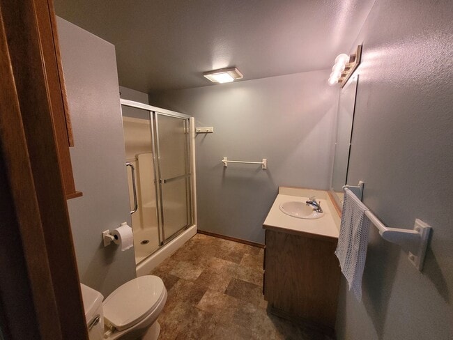 Building Photo - Wonderful Unfurnished 3 Bed 3 Bath Home ou...