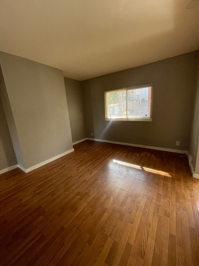 Building Photo - Single Family House in Mt Washington Avail...