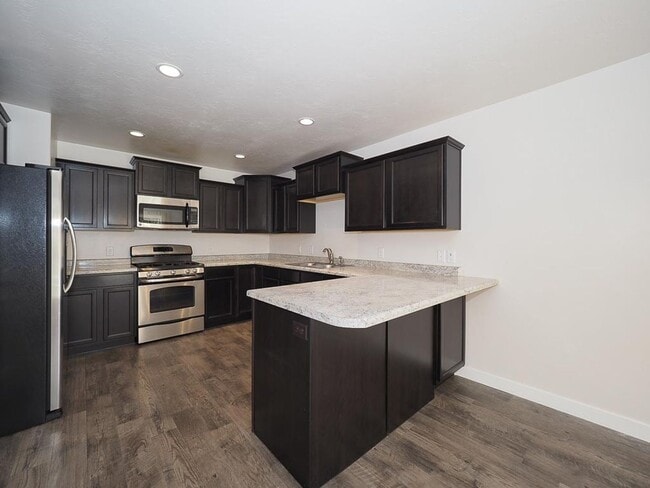 Building Photo - Draper Hillside Townhome