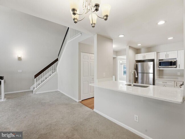 Building Photo - 5854 Orchard Hill Ct