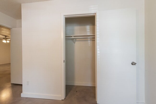 Building Photo - 5612 William Holland Ave