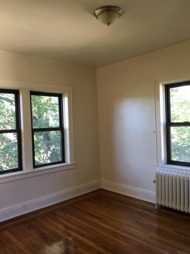 Living Room - 411 Warburton Ave