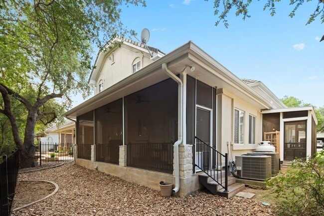 Building Photo - 2216 Garden Ct