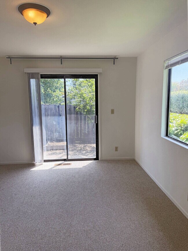 Building Photo - 2BD/2BA Single-Level Home Near Sonoma Plaza | Available Now.
