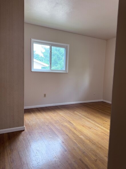 Building Photo - 5589 Goldenrod Dr