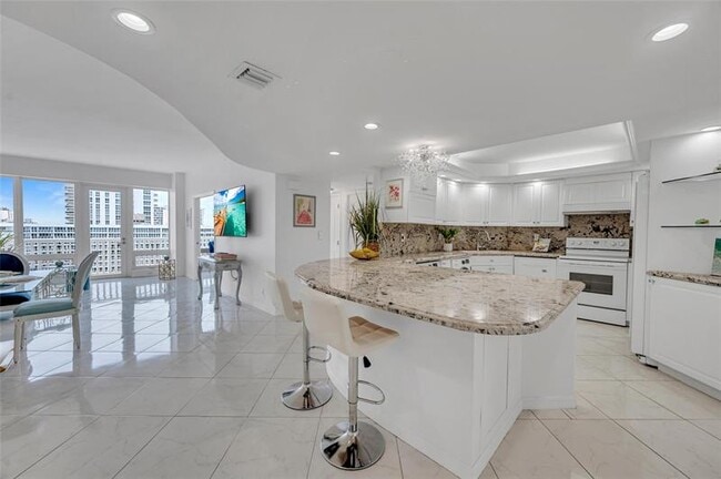 Building Photo - 4020 Galt Ocean Dr