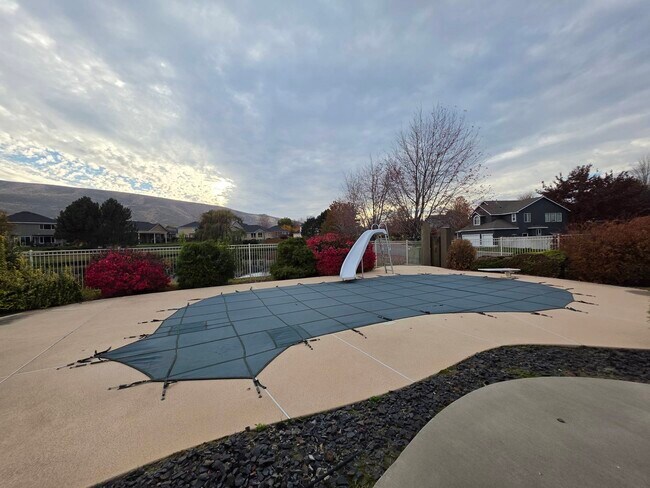 Building Photo - 3493 Hanstead St