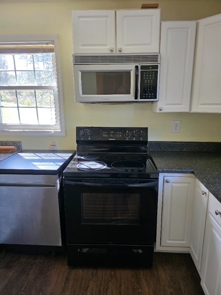 Building Photo - 52 Elkins Branch Rd