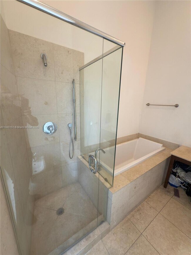 Building Photo - 475 Brickell Ave