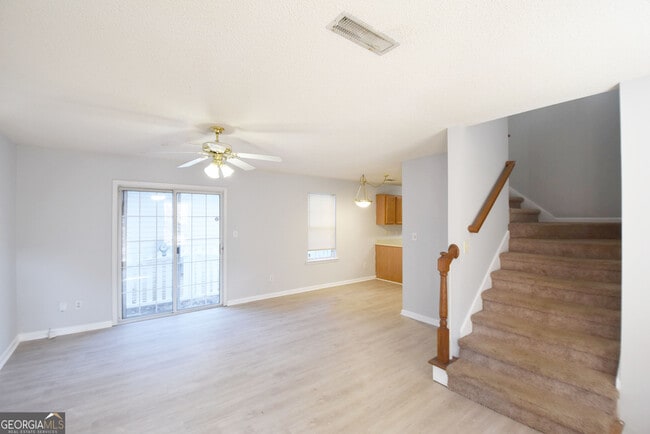 Building Photo - 147 S Fairfield Dr