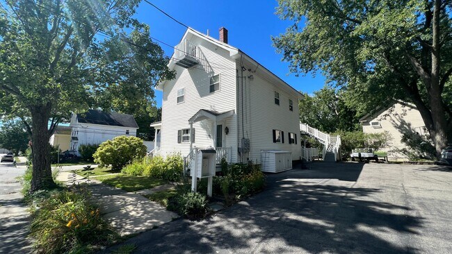 Primary Photo - 24 Maple St