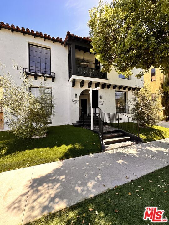 Building Photo - 418 N Stanley Ave