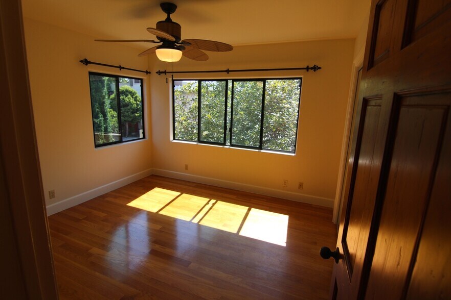 Building Photo - 600 N Sweetzer Ave