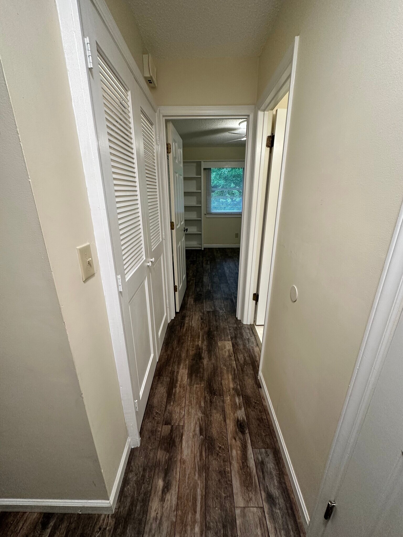 Building Photo - 104 Meadow Park Ln