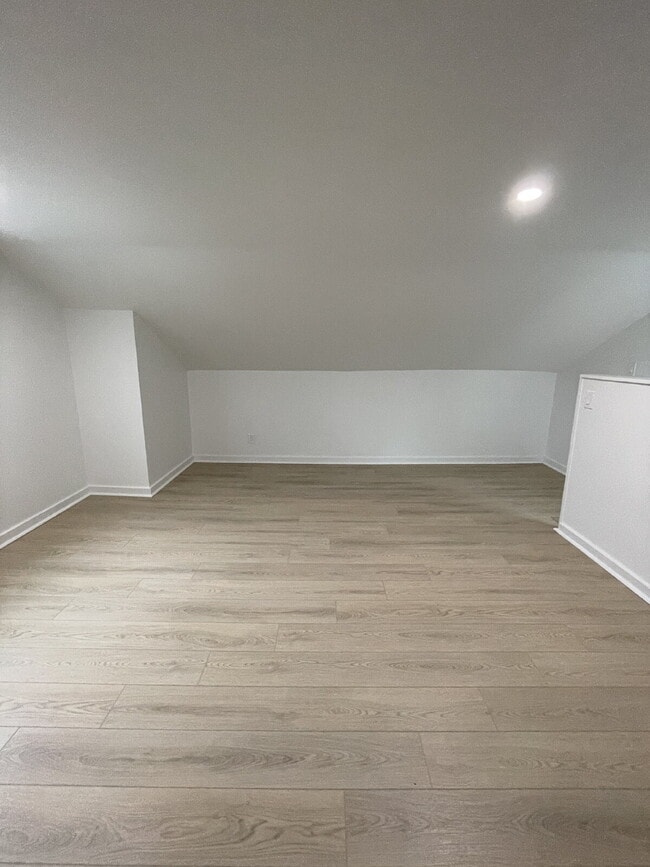 Building Photo - 107 Shoup St