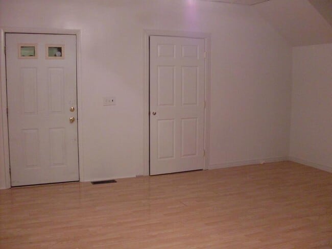 Building Photo - 319 S Main St