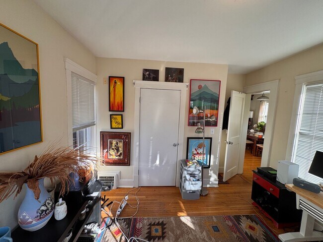 Building Photo - 3910-3912 Thomas Ave South