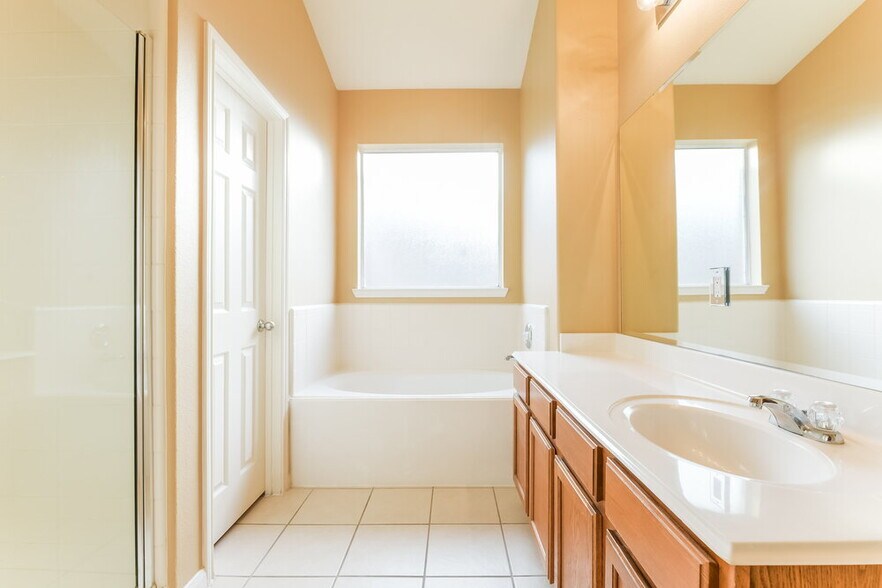 Building Photo - 15538 Anton Dr