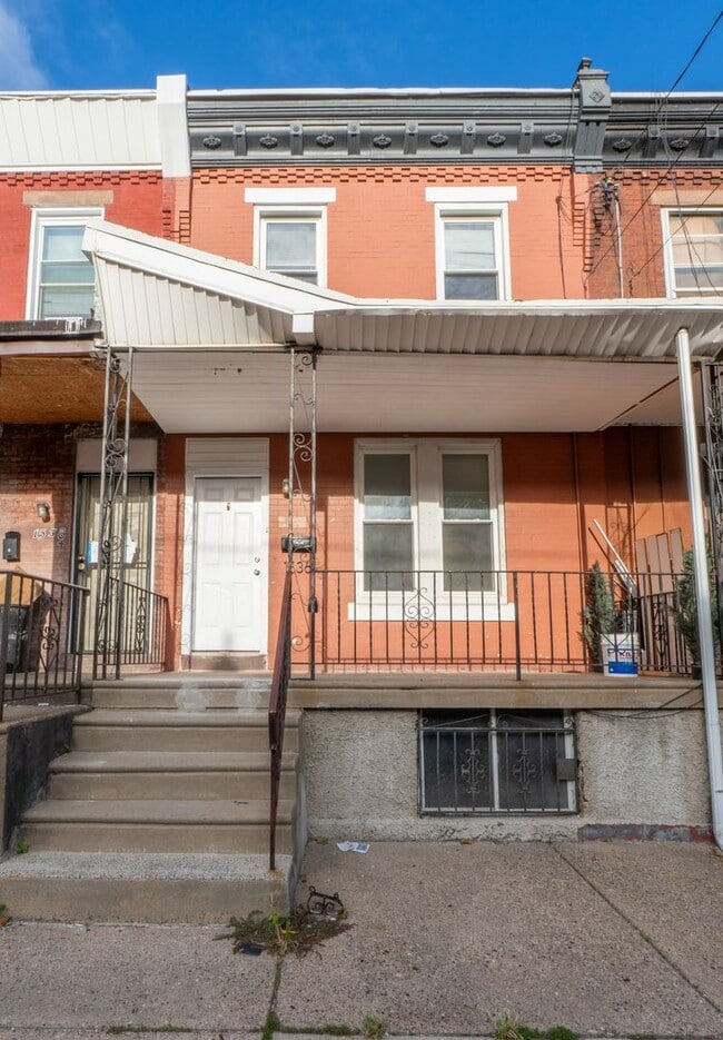 Primary Photo - Newly Rehabbed 4 bedroom 2 full bathrooms ...