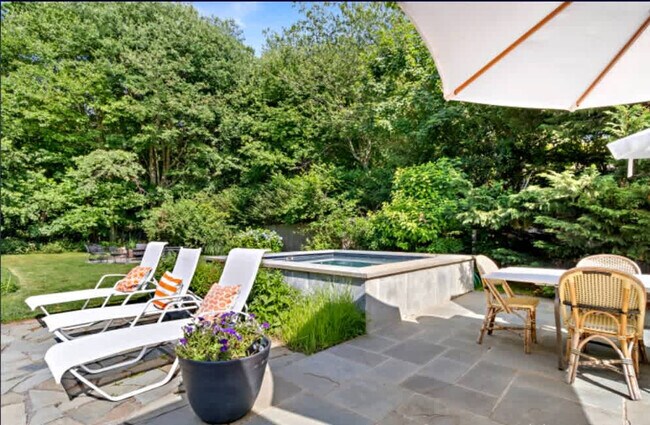 Building Photo - 14 Millstone Dr