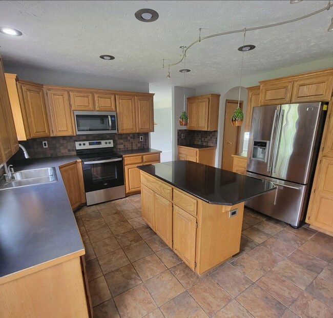 Kitchen - 4311 E 41st Ave