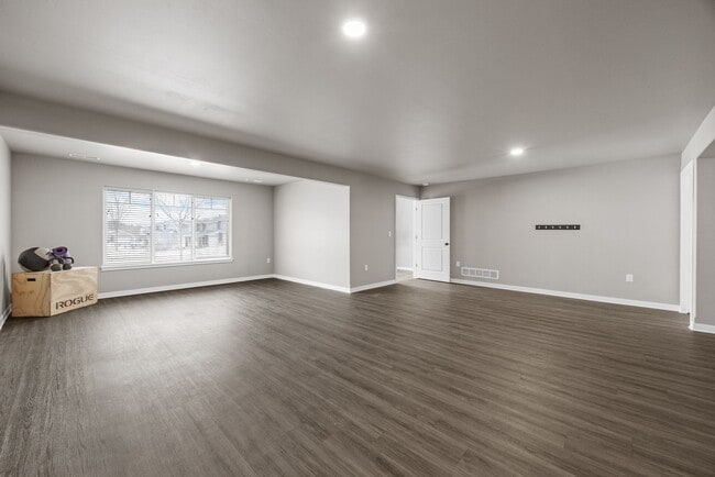 Building Photo - 290 Kenneth Dr