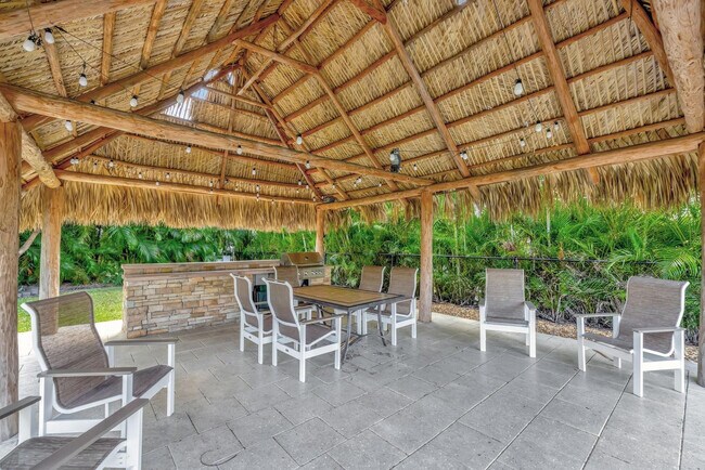 Building Photo - 3121 NE 51st St