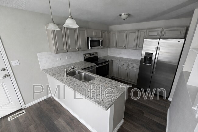 Building Photo - 1670 N Halifax Wy