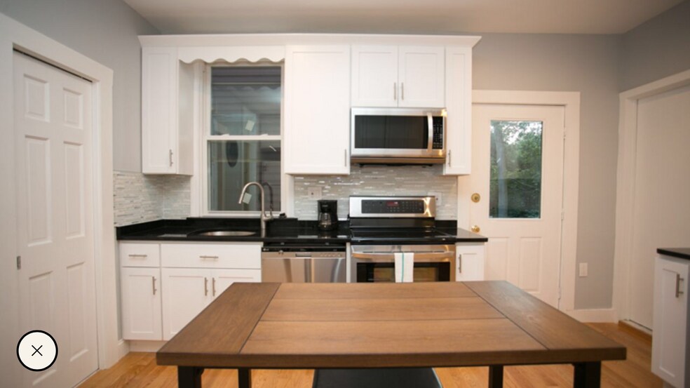 Building Photo - 9 Story St