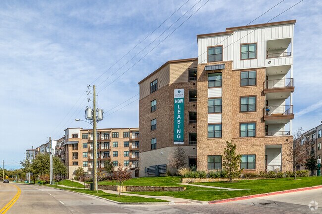 Additional View - Maple (Maple + Denton)
