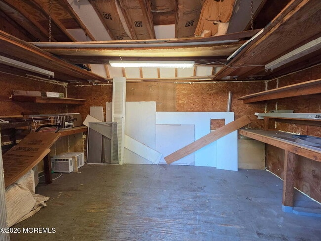 Building Photo - 43 Shoreland Terrace