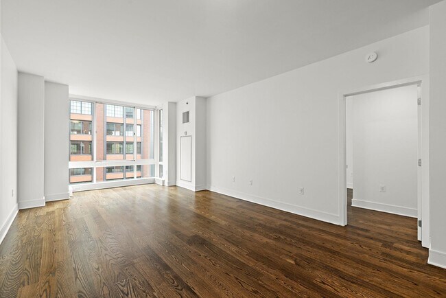 Building Photo - 1100 Maxwell Ln