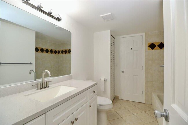 Building Photo - 9915 Sandalfoot Blvd