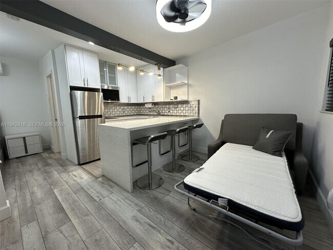 Building Photo - 914 Madrid St