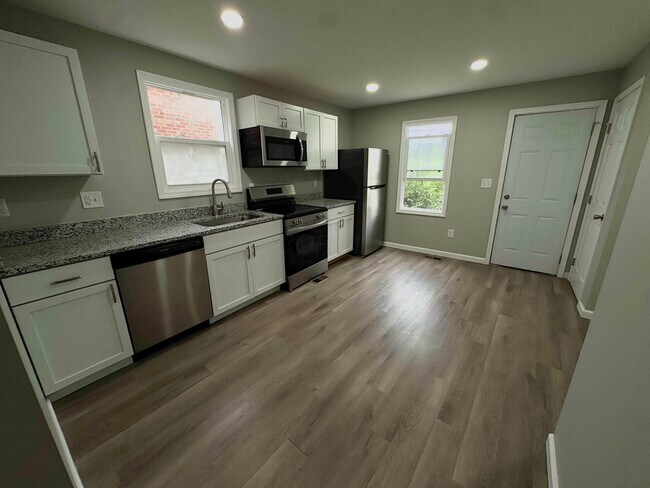 Building Photo - 750 S Harris Ave