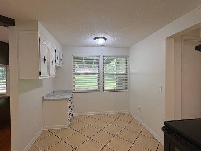 Building Photo - 408 3rd Ave NW