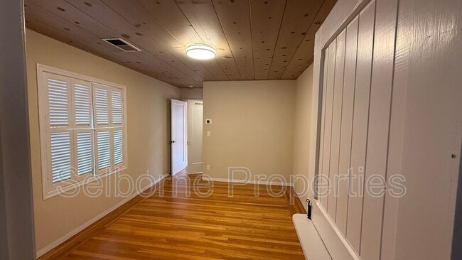 Building Photo - 4174 Howe St