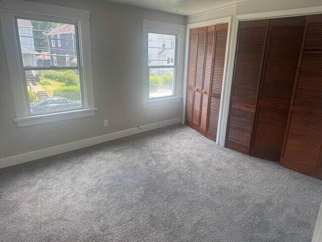 Building Photo - 549 Farnsworth Ave