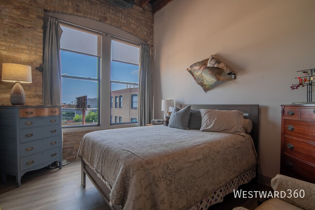 Building Photo - 525 N Halsted St